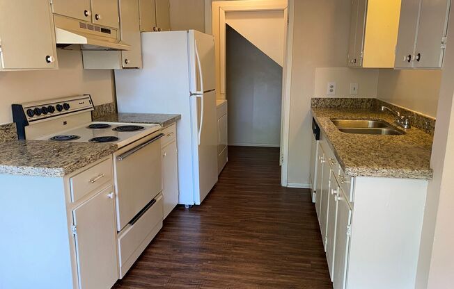 2 beds, 1.5 baths, 1,050 sqft, $920, Unit 1104 HOLIK SQ-Unit D