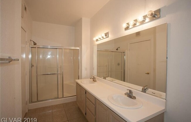 2 beds, 2 baths, $1,300, Unit #2069