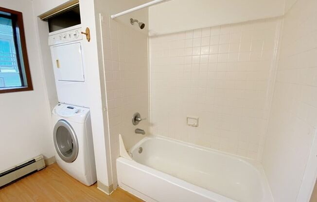 2 beds, 1 bath, $1,550, Unit A