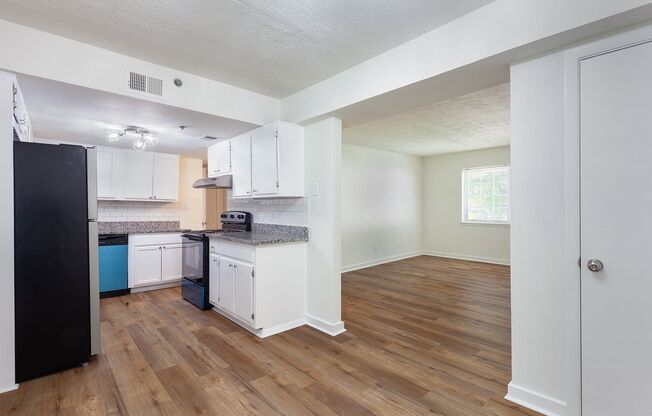 Beautiful, Fully Renovated 1bd/1ba Unit w/ Rear Deck in Ideal Smyrna Location!