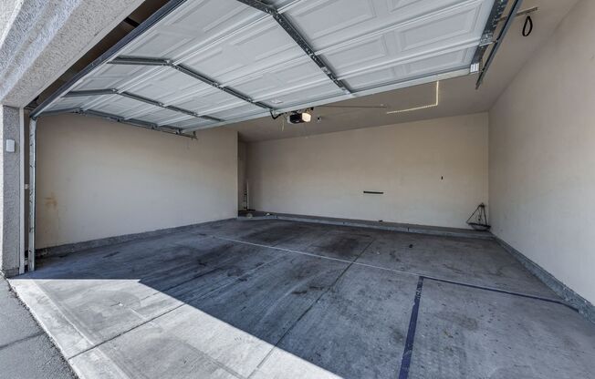 2 beds, 1 bath, $1,750, Unit # 2093