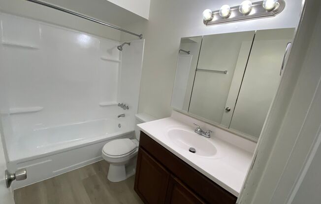 2 beds, 1 bath, 890 sqft, $1,525, Unit 36