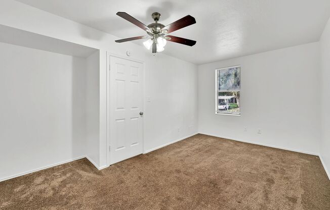 2 beds, 1 bath, 900 sqft, $1,200, Unit P-2