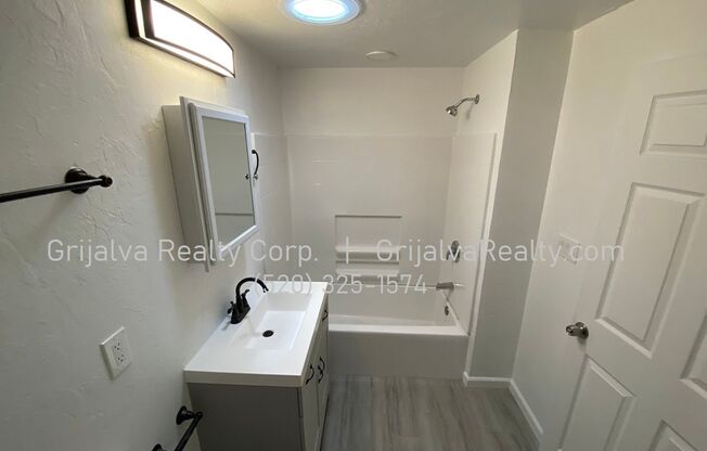 1 bed, 1 bath, 396 sqft, $850, Unit 03