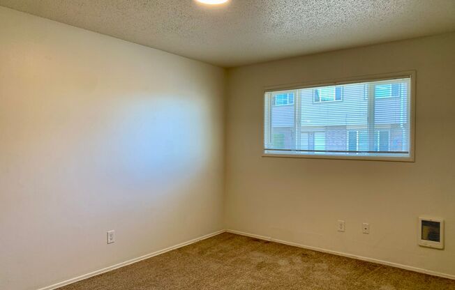 2 beds, 1 bath, 925 sqft, $1,600, Unit 16