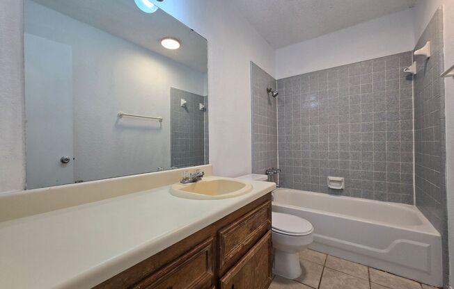 2 beds, 1 bath, $895, Unit 501 Northern Dove Lane - Unit C