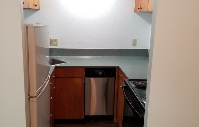 1 bed, 1 bath, 650 sqft, $1,550, Unit A