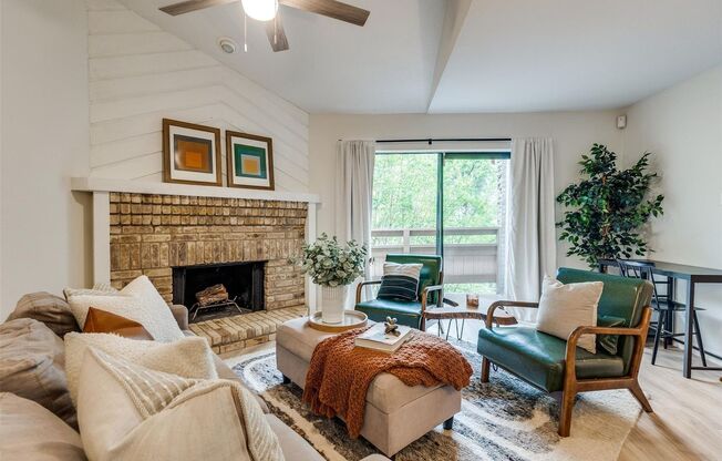 Stunning Newly Renovated Condo by Love Field