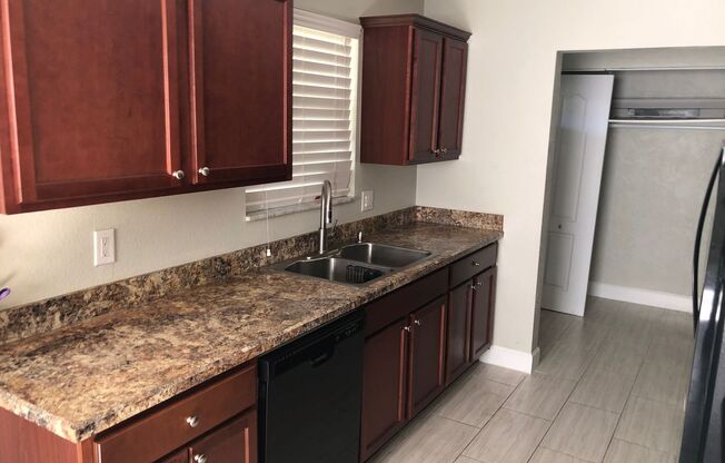 4 Bedroom in Daytona Beach!!