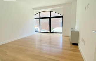 341 W 11 ST