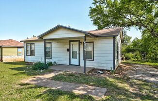 Cute Remodeled 2 Bed 1 Bath Home in OKC! ** $300 MOVE IN SPECIAL **