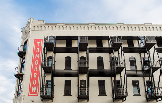 Studio, 1 bath, 289 sqft, $899, Unit 202