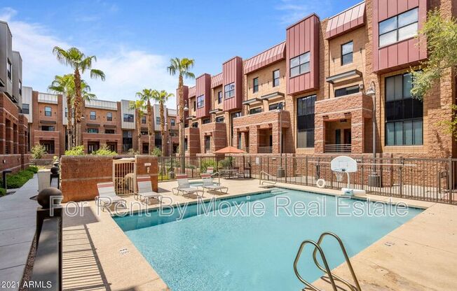330 S Farmer Ave