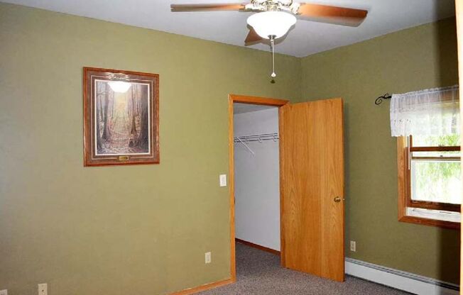 3 beds, 1 bath, $1,600