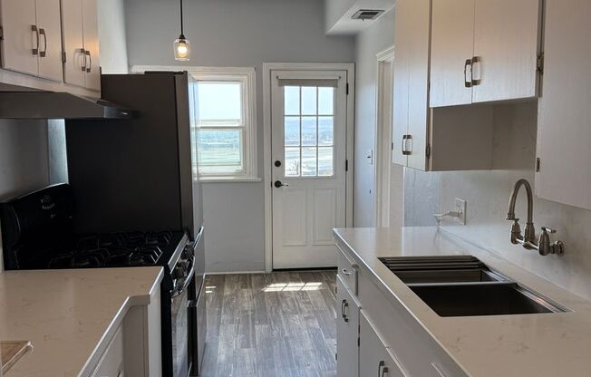 Beautiful 2 bedroom 1 bathroom upstairs apartment