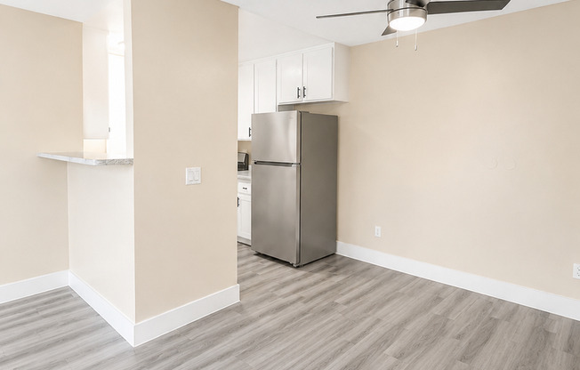 2 beds, 1 bath, 896 sqft, $2,095, Unit 035