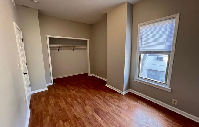 3 beds, 1 bath, $1,500, Unit 1728-03