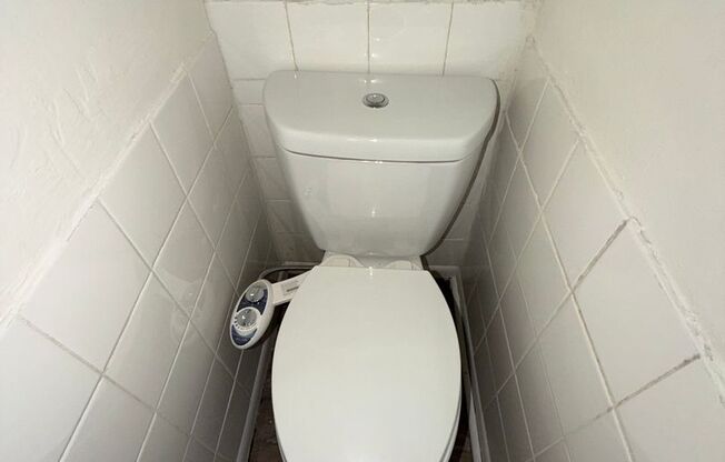 1Bedroom RENOVATED Duplex With Washer/Dryer
