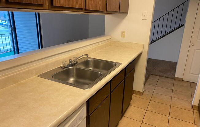 2 beds, 1.5 baths, 750 sqft, $850, Unit 63C