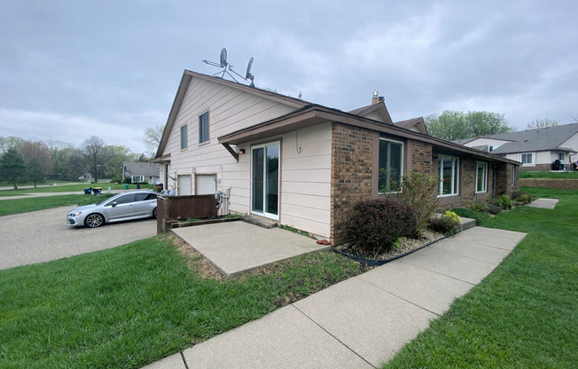 Updated 2br/1ba Townhome in Apple Valley