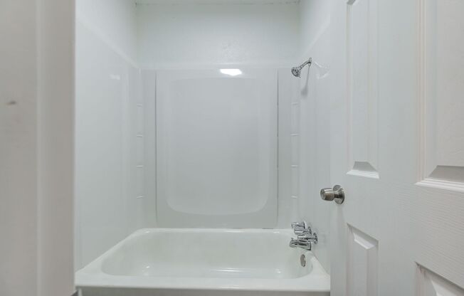 2 beds, 2 baths, 1,050 sqft, $899