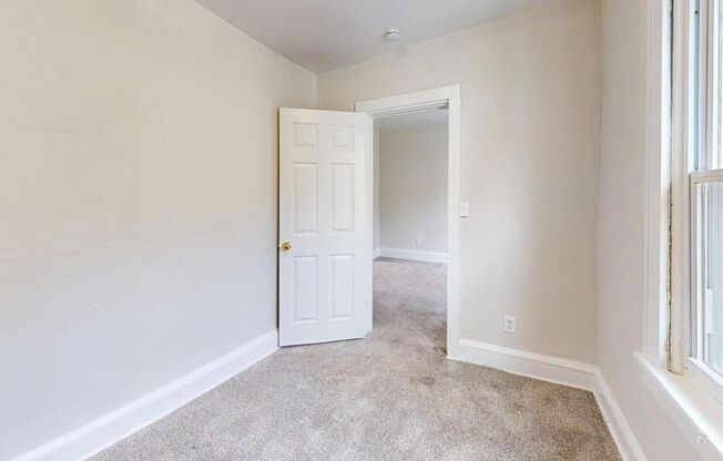 2 beds, 1 bath, 735 sqft, $900, Unit Unit 4
