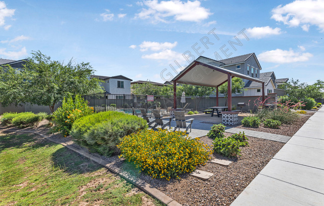 Modern 3-Bed + Bonus Room /2.5-Bath Home in Desirable Chandler Boutique Neighborhood – Spacious Layout, Pet-Friendly, Corner Lot, and Private Backyard