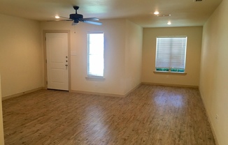 2 beds, 1 bath, 1,017 sqft, $1,000, Unit B