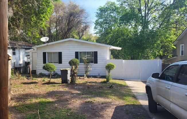 Fully Renovated 4 /1 Single Family House Available for Immediate Rent!