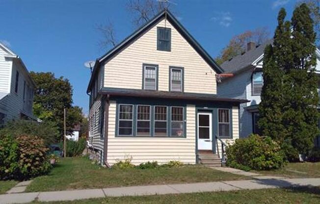 Spacious 4-Bed, 1.5-Bath Home in Vilas Neighborhood