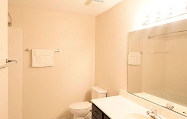 1 bed, 1 bath, 780 sqft, $1,196, Unit 201