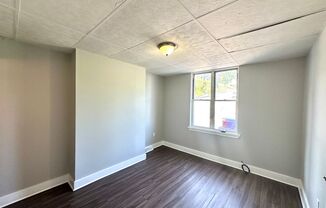 3 beds, 1 bath, $1,050, Unit #1