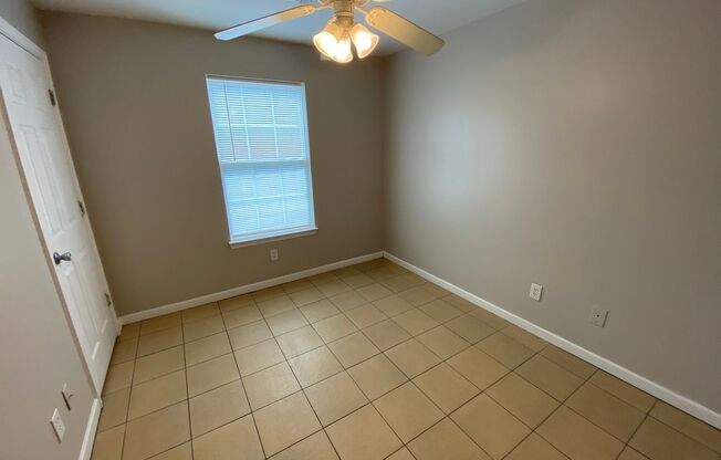 3 beds, 2 baths, $1,100, Unit 309 Wax Rd SE