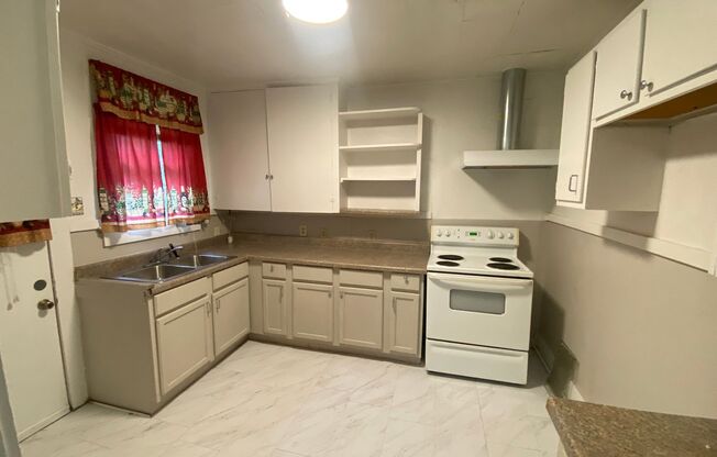 3 beds, 1 bath, $1,440