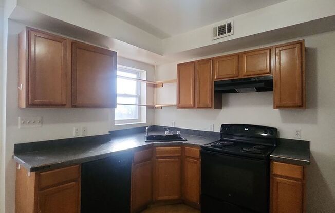 2 beds, 1 bath, $1,325, Unit # 1