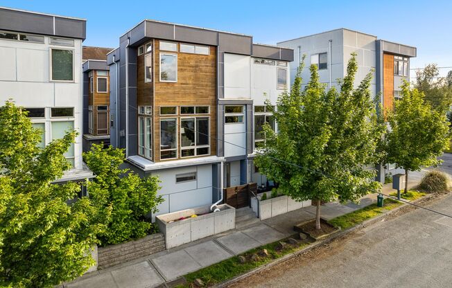 223 NW 87 ST