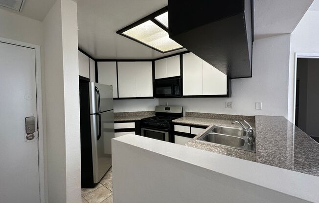1229 N. Sycamore Ave.