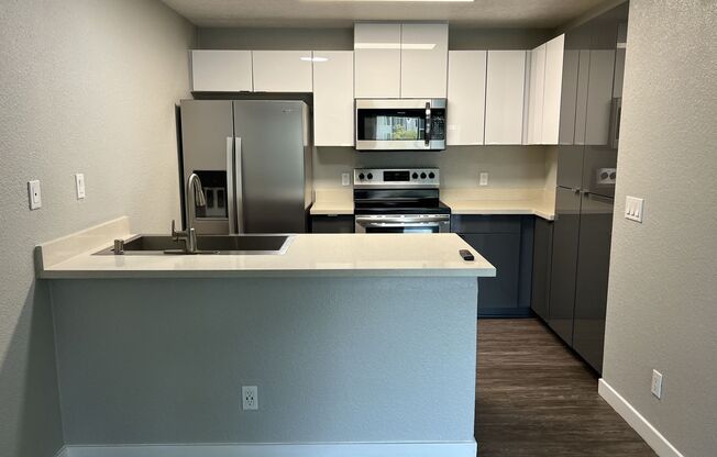 2 beds, 1 bath, 821 sqft, $2,770, Unit F033