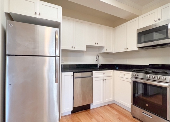 1 bed, 1.5 baths, 538 sqft, $2,320, Unit 21
