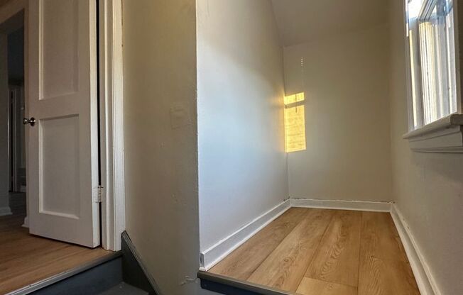 1 bed, 1 bath, $745, Unit Upper