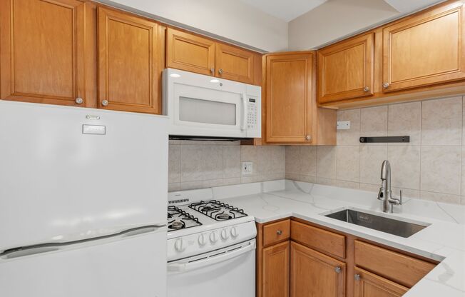 Studio, 1 bath, 298 sqft, $1,425, Unit 233