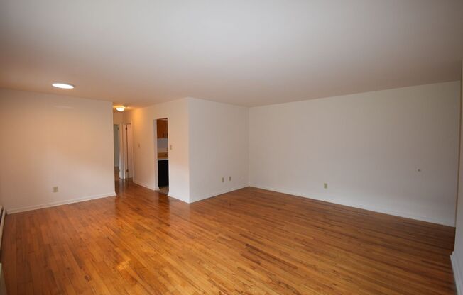 1 bed, 1 bath, 454 sqft, $1,275, Unit M-23