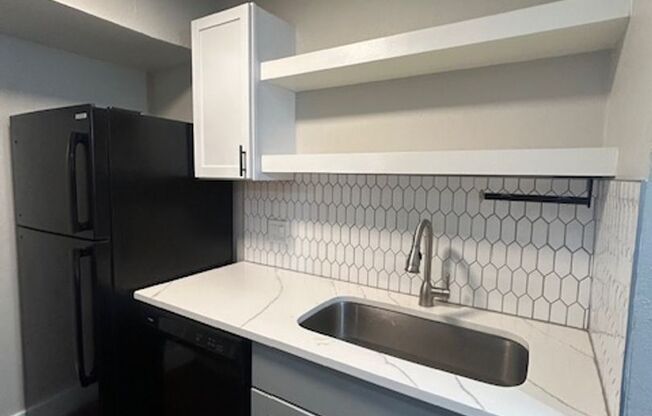 1 bed, 1 bath, 690 sqft, $895, Unit 101