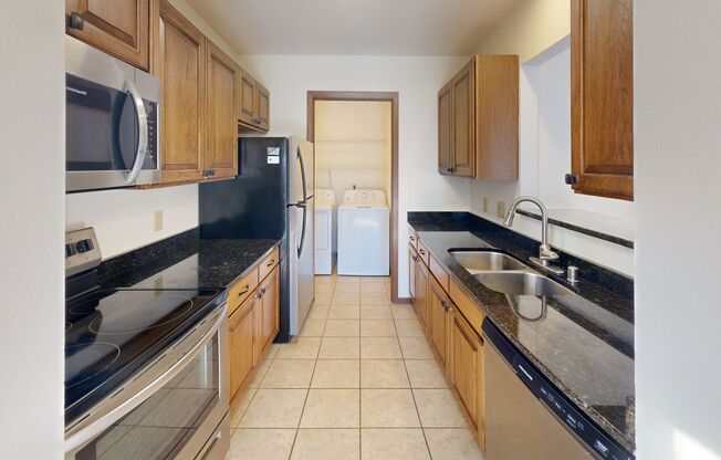 2 beds, 1 bath, 950 sqft, $1,780, Unit 7618RA