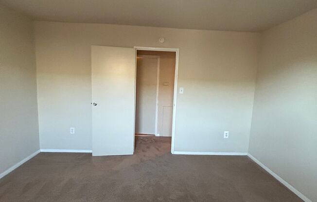 1 bed, 1 bath, 734 sqft, $1,395, Unit L11