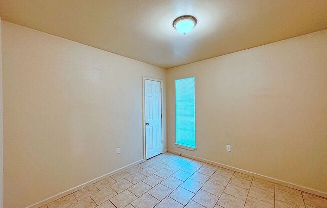 2 beds, 1.5 baths, $1,050, Unit Unit B