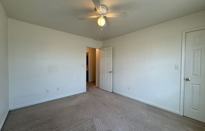 2 beds, 1.5 baths, 961 sqft, $895