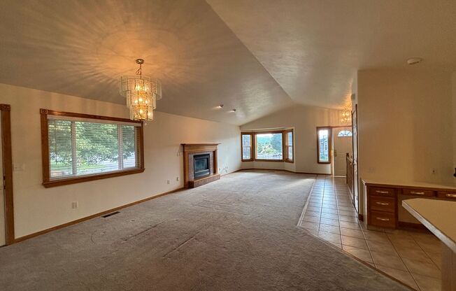 Beautiful 2 Bedroom 2 Bathroom Storage Galore!