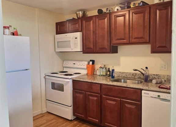 2 beds, 1 bath, 999 sqft, $3,600, Unit 27