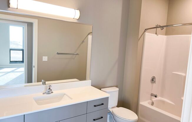 1 bed, 1 bath, 758 sqft, $1,145, Unit Bldg 5 Apt 5303